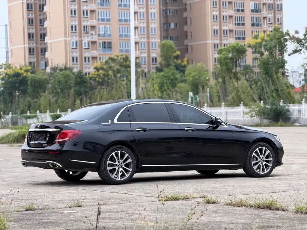 Mercedes-Benz E-Class — миниатюра 10
