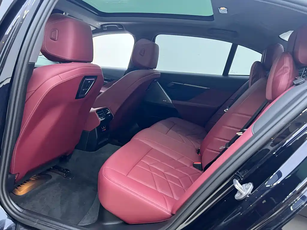 BMW 5 Series — миниатюра 10