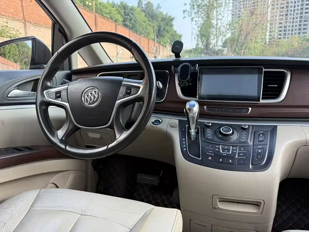 Buick GL8 — миниатюра 8
