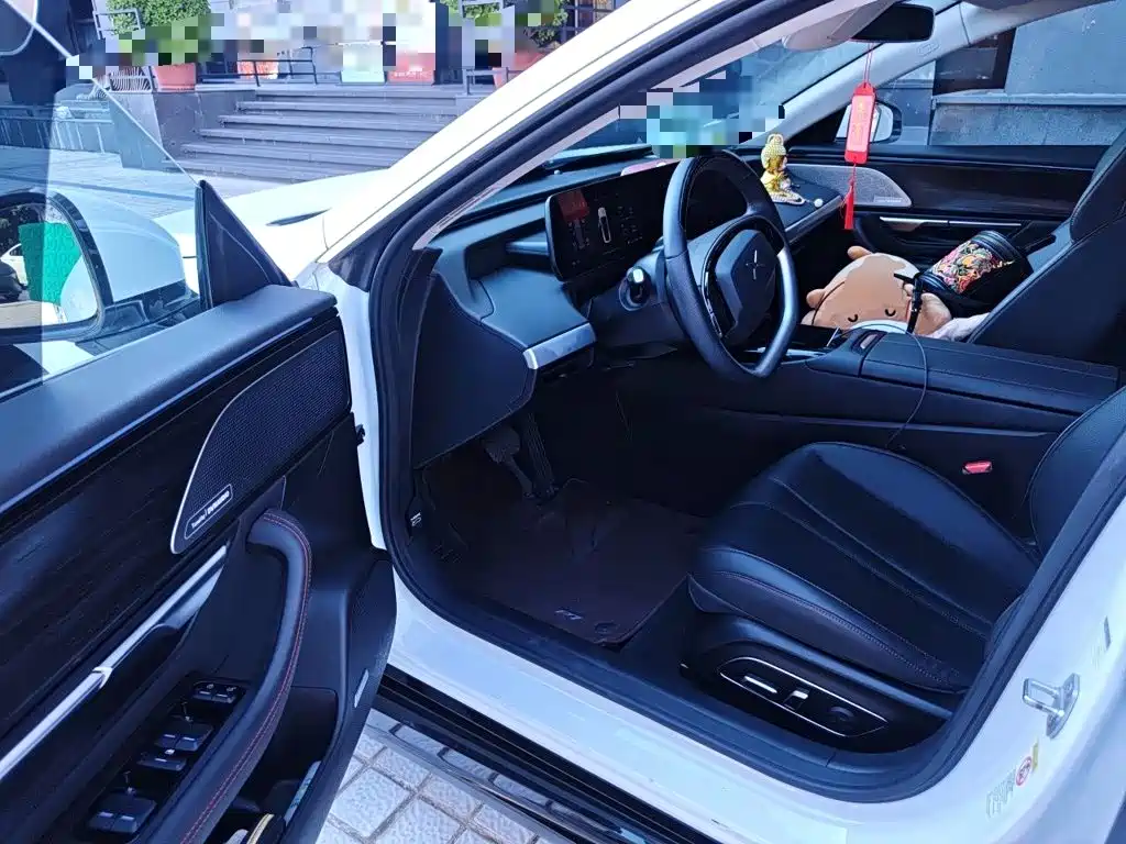 XPeng P7 — миниатюра 12