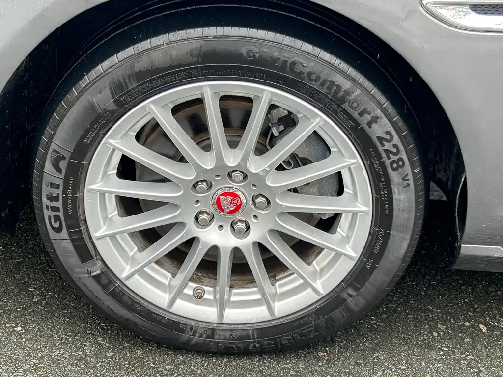Jaguar XFL — миниатюра 5