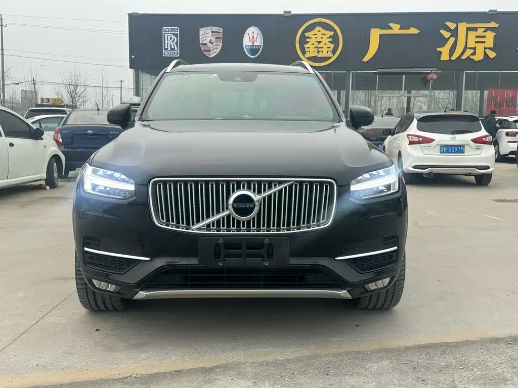 VOLVO XC90