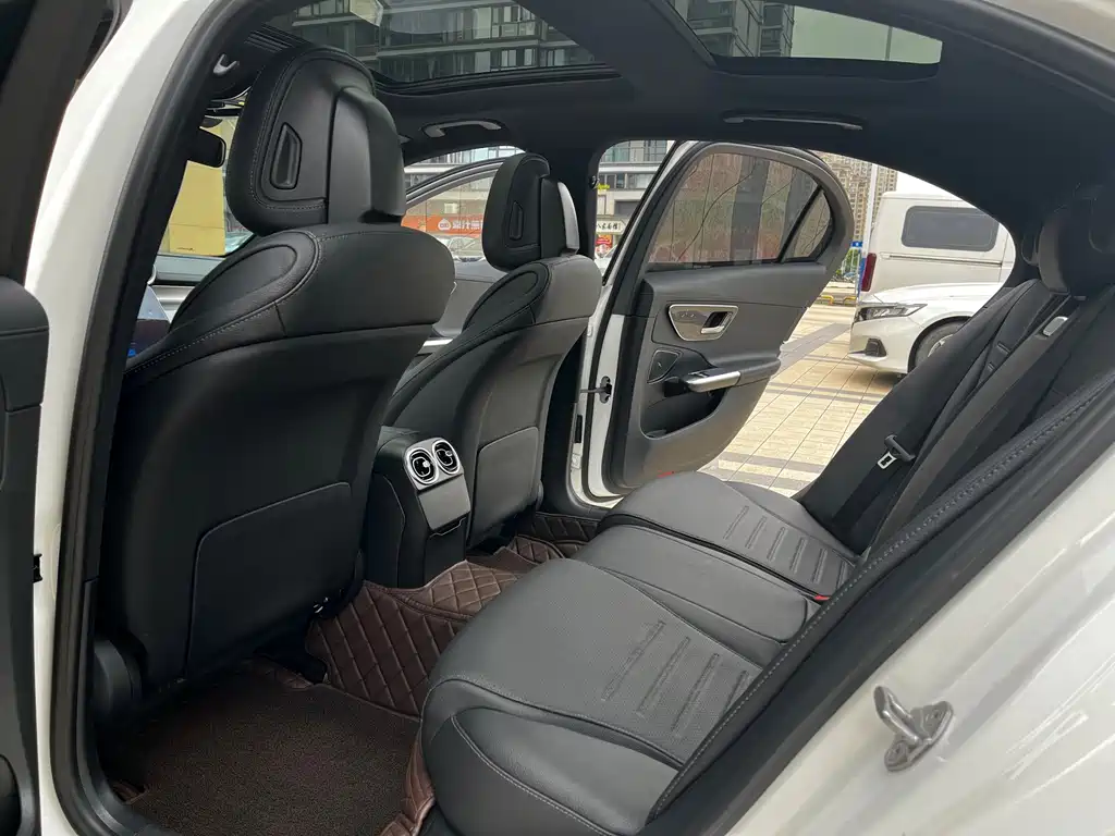 Mercedes-Benz C-Class — миниатюра 8