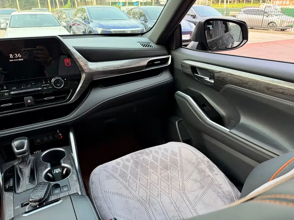 Toyota Crown Kluger — миниатюра 10
