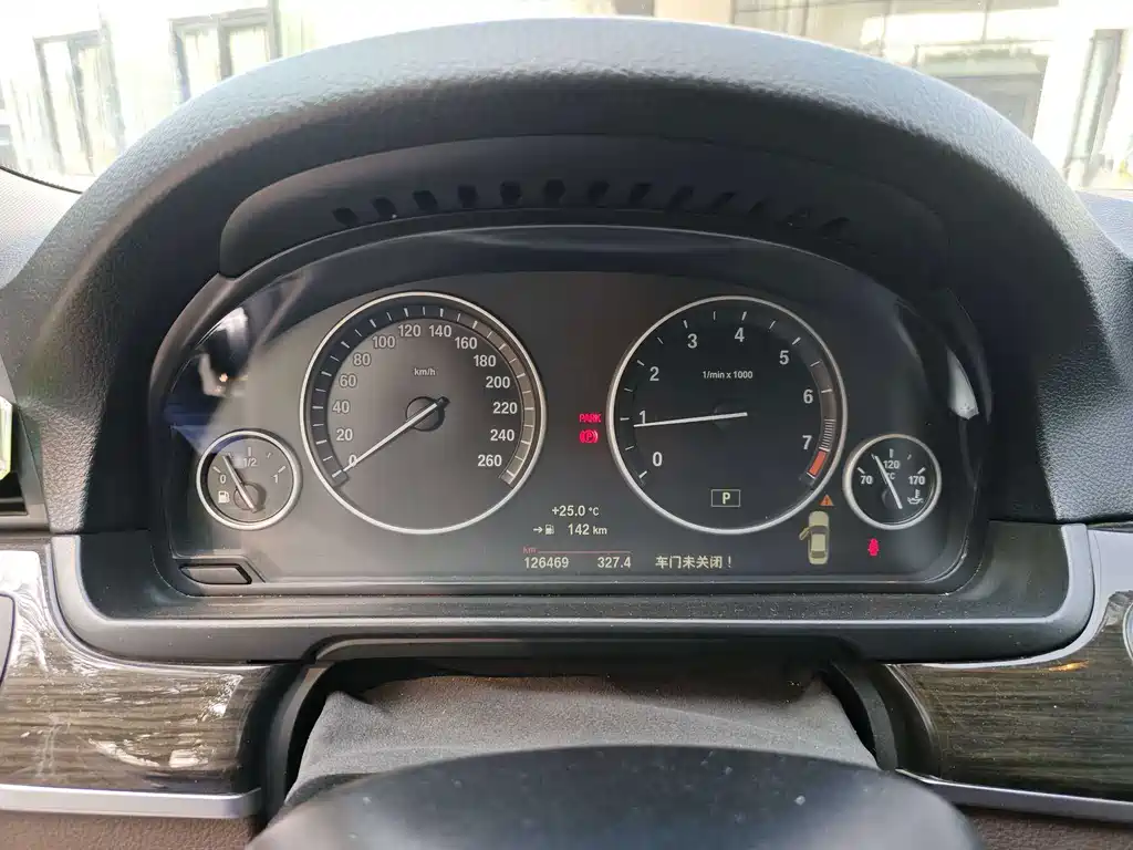 BMW 5 Series — миниатюра 6