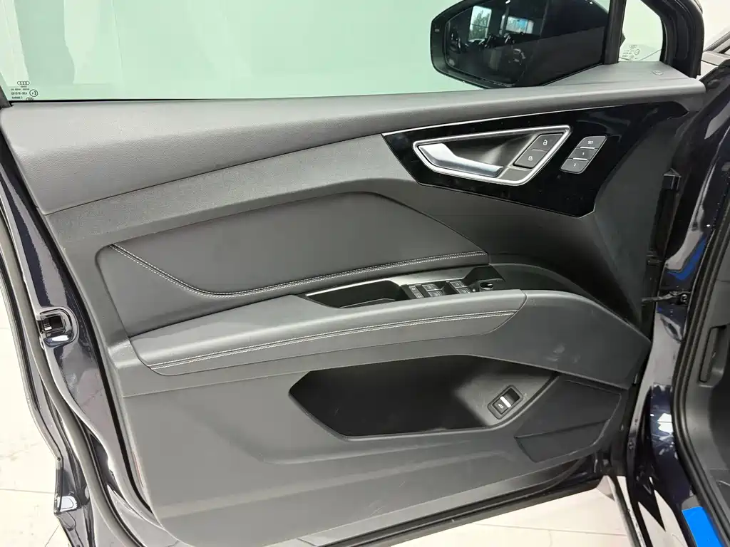 Audi Q4 e-tron — миниатюра 8