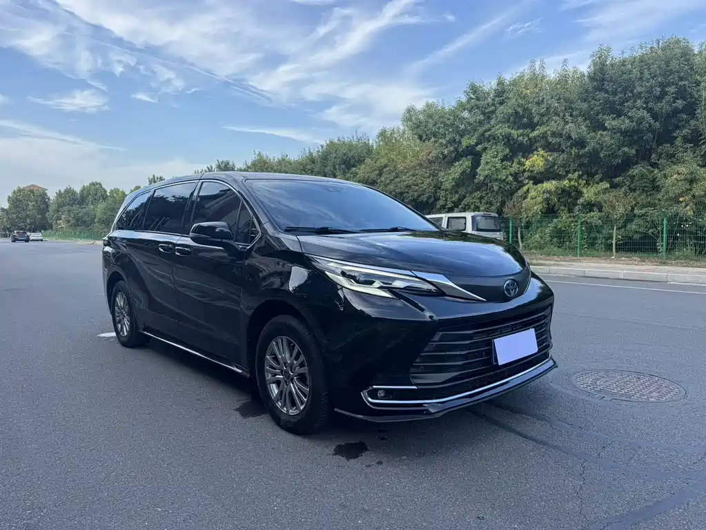 Toyota Sienna — миниатюра 3