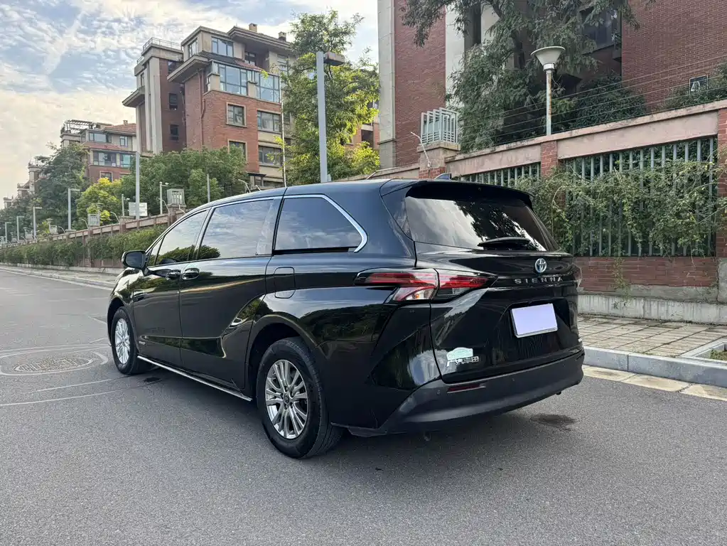 Toyota Sienna — миниатюра 7