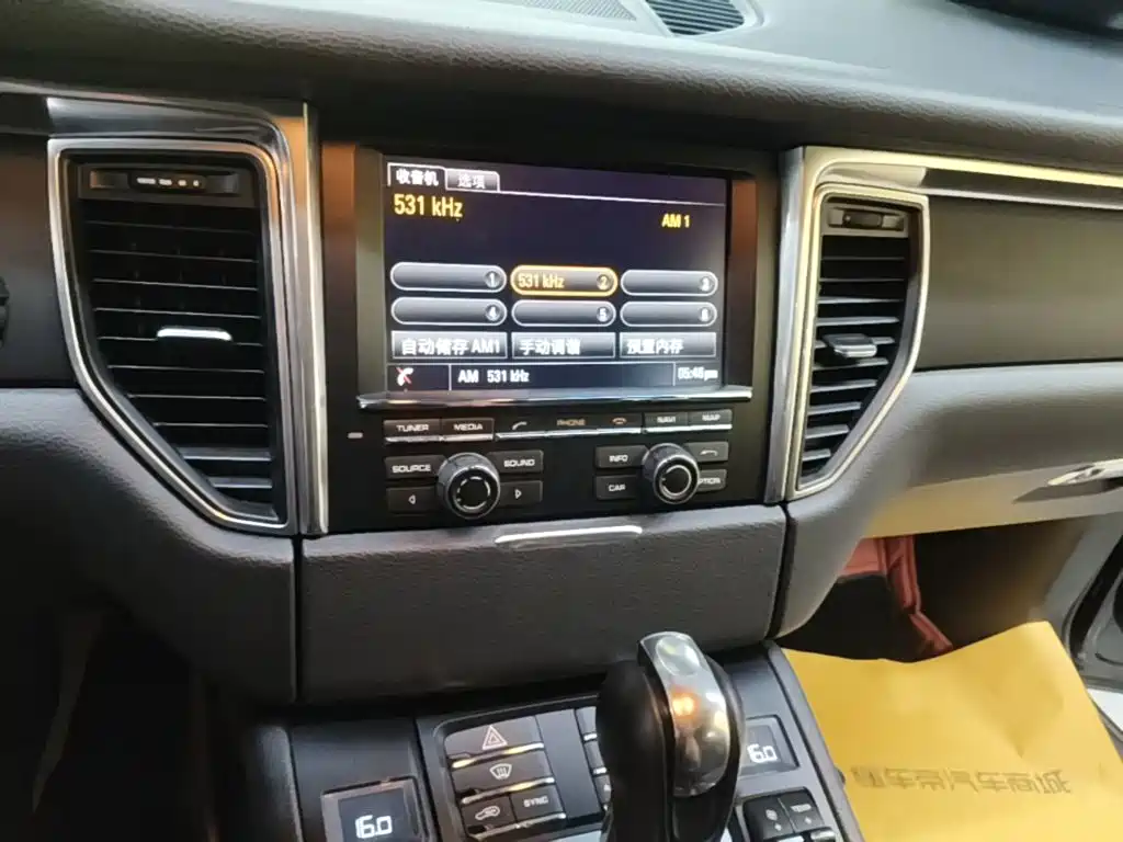 Porsche Macan — миниатюра 13