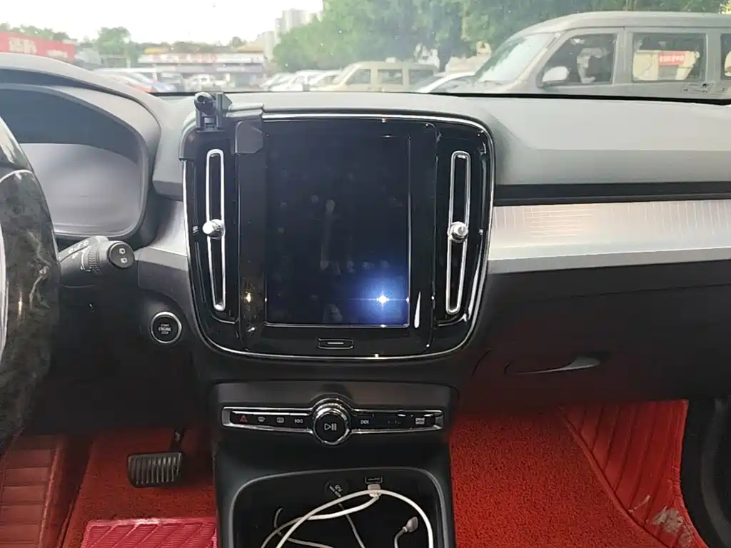 Volvo XC40 — миниатюра 13