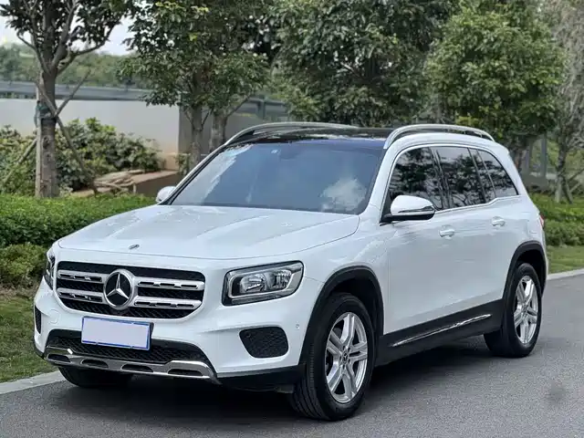 Mercedes-Benz GLB — фото 1