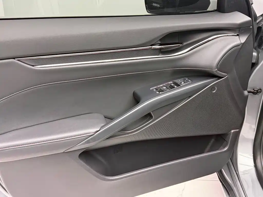 Ford Mondeo — миниатюра 8
