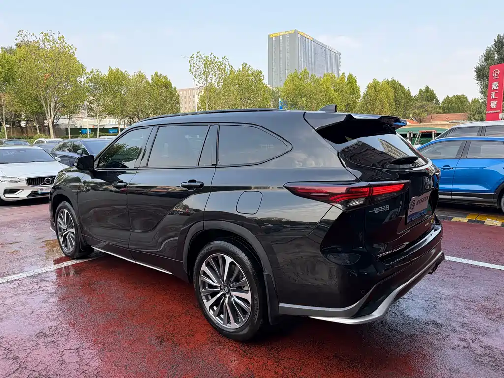 Toyota Crown Kluger — миниатюра 4