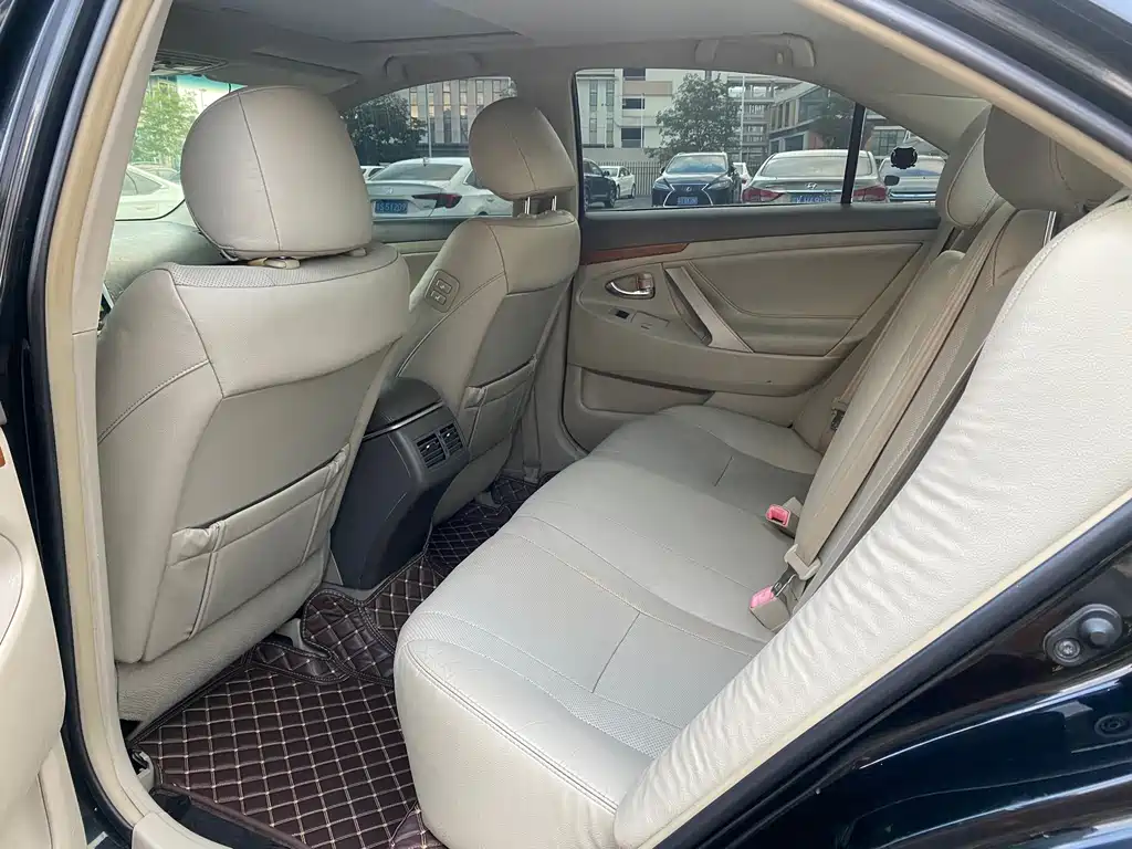 Toyota Camry — миниатюра 9