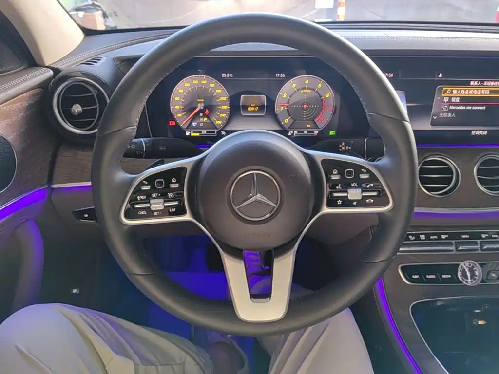 Mercedes-Benz E-Class — миниатюра 11