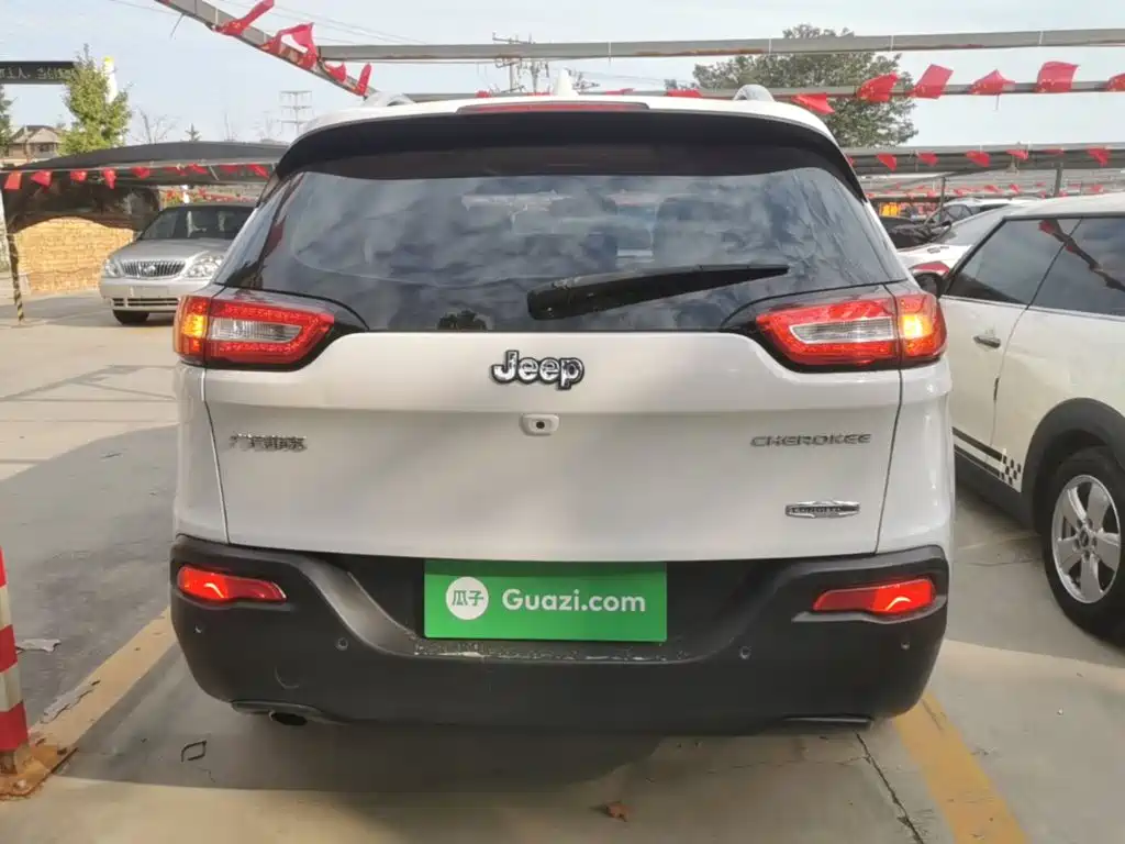 Jeep Cherokee — миниатюра 6