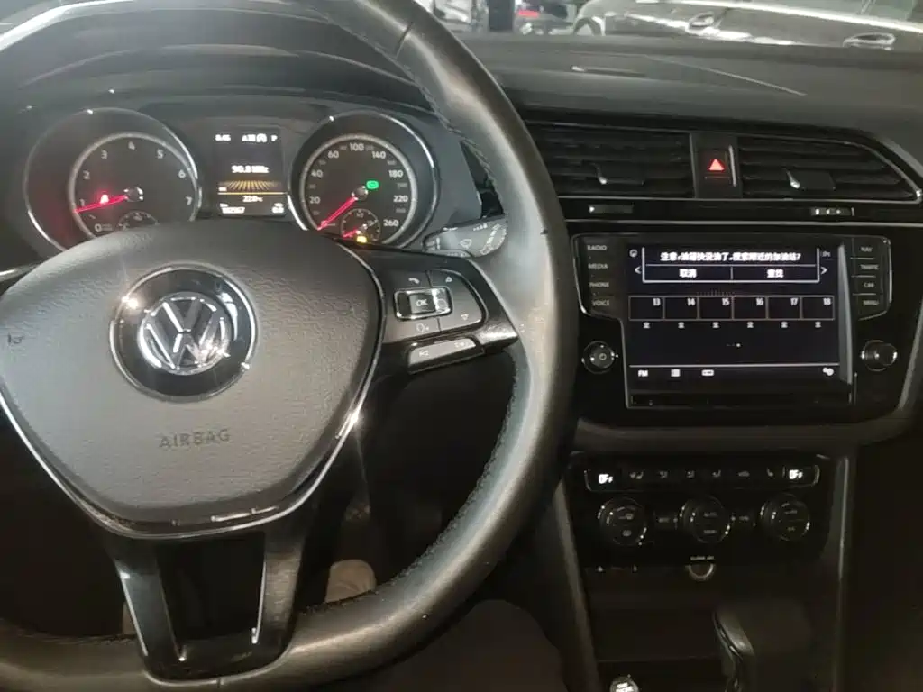 Volkswagen Tiguan L — миниатюра 10
