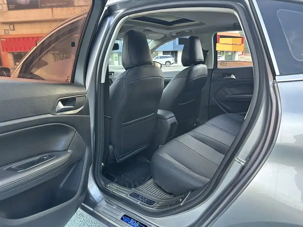 Peugeot 308 — миниатюра 6