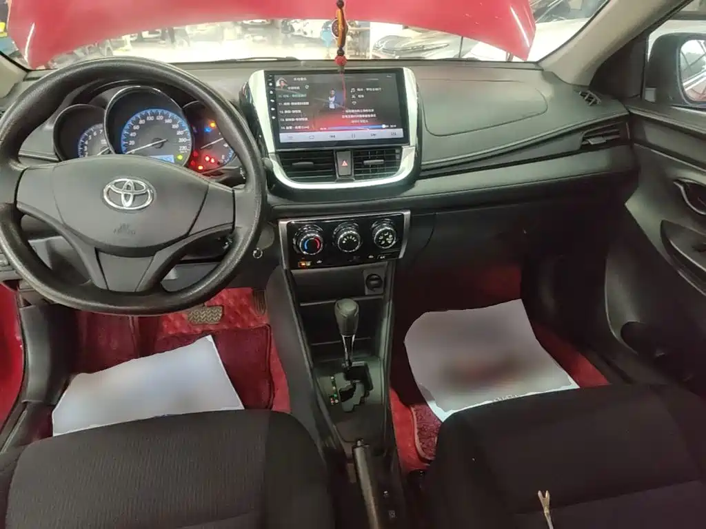 Toyota Yaris L — миниатюра 10