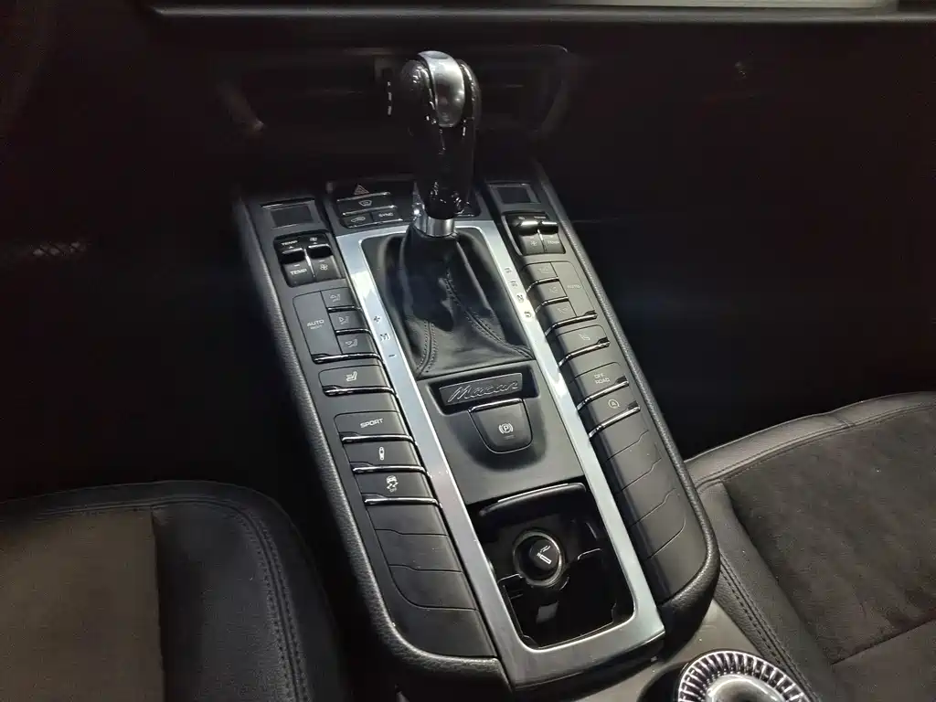 Porsche Macan — миниатюра 11