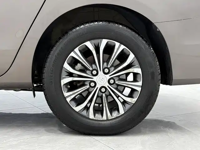 Buick GL8 — миниатюра 9
