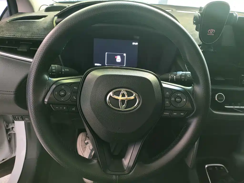 Toyota Corolla Cross — миниатюра 10