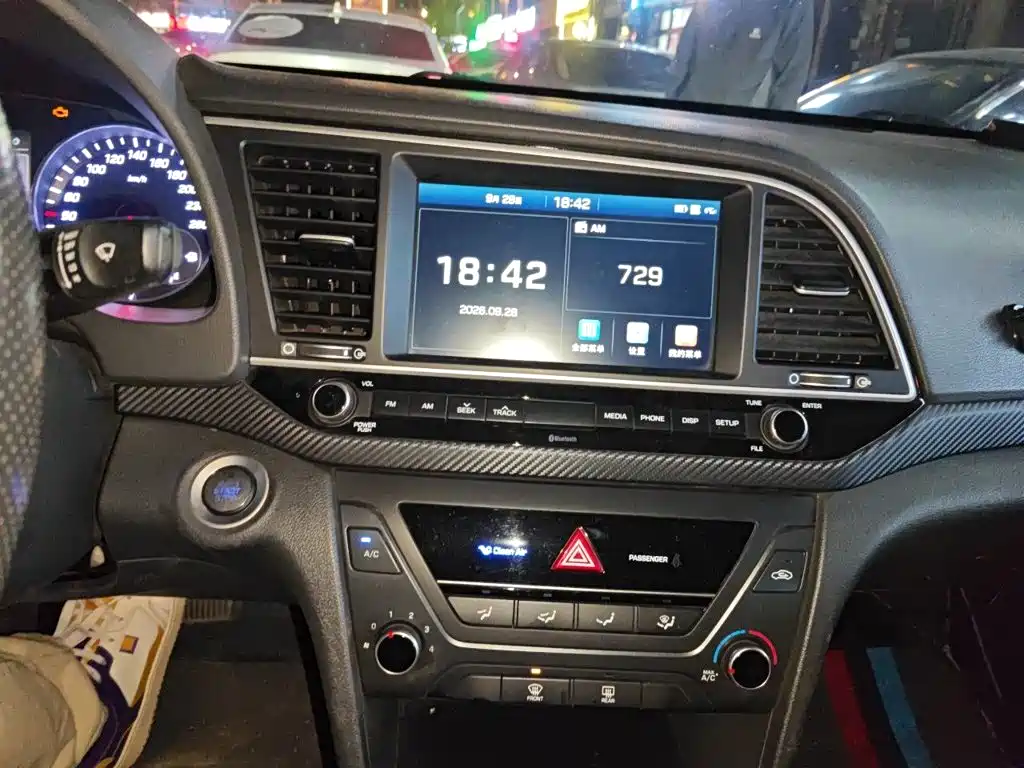 Hyundai Elantra — миниатюра 14
