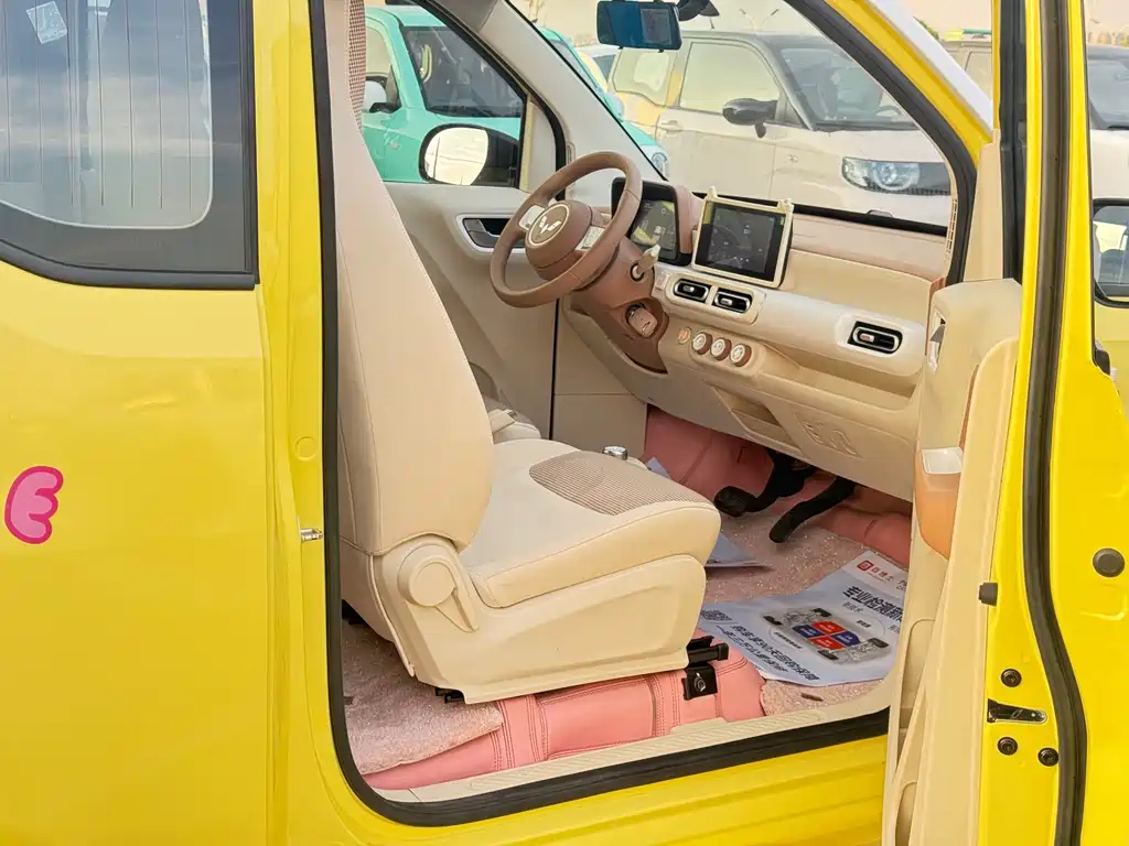 Wuling MINIEV — миниатюра 9