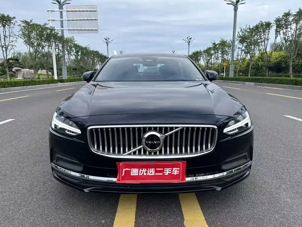 Volvo S90 2024 B5 Luxury