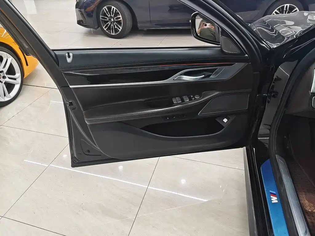 BMW 7 Series — миниатюра 5