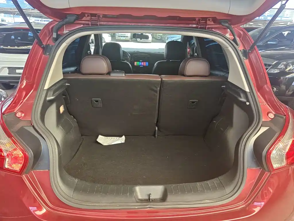 Nissan Tiida — миниатюра 19