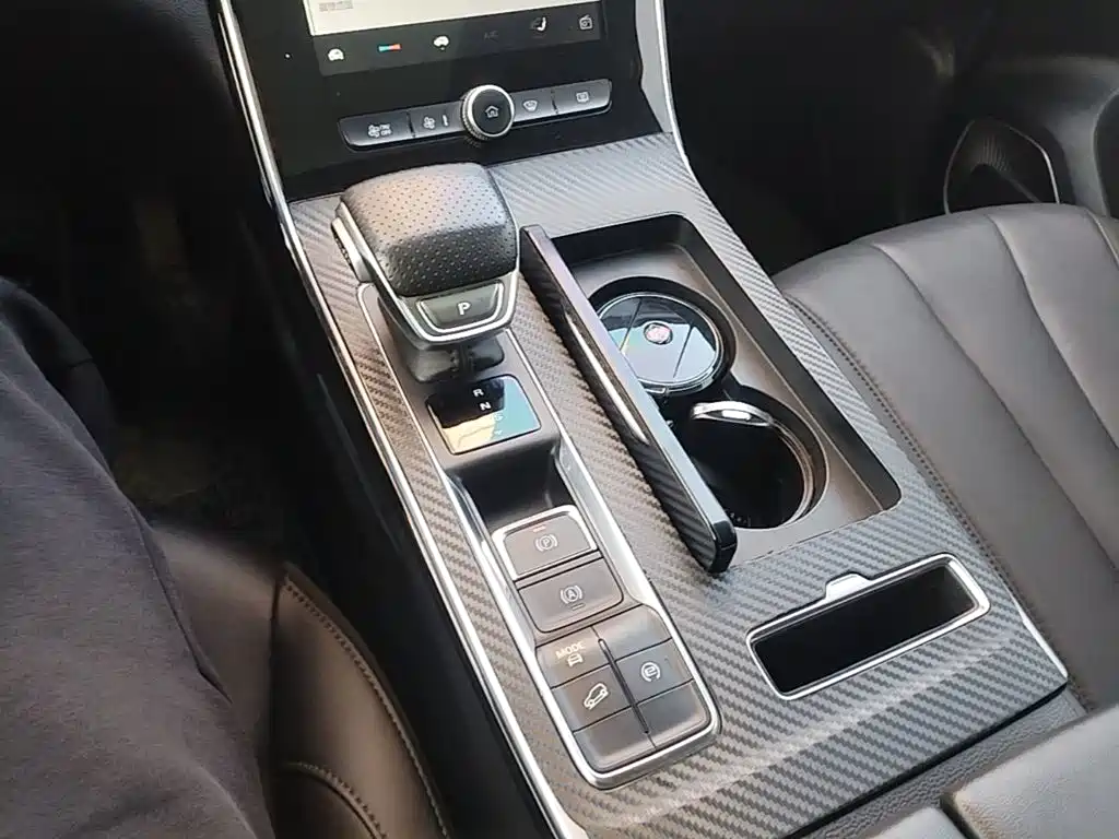 Roewe RX5 MAX — миниатюра 14