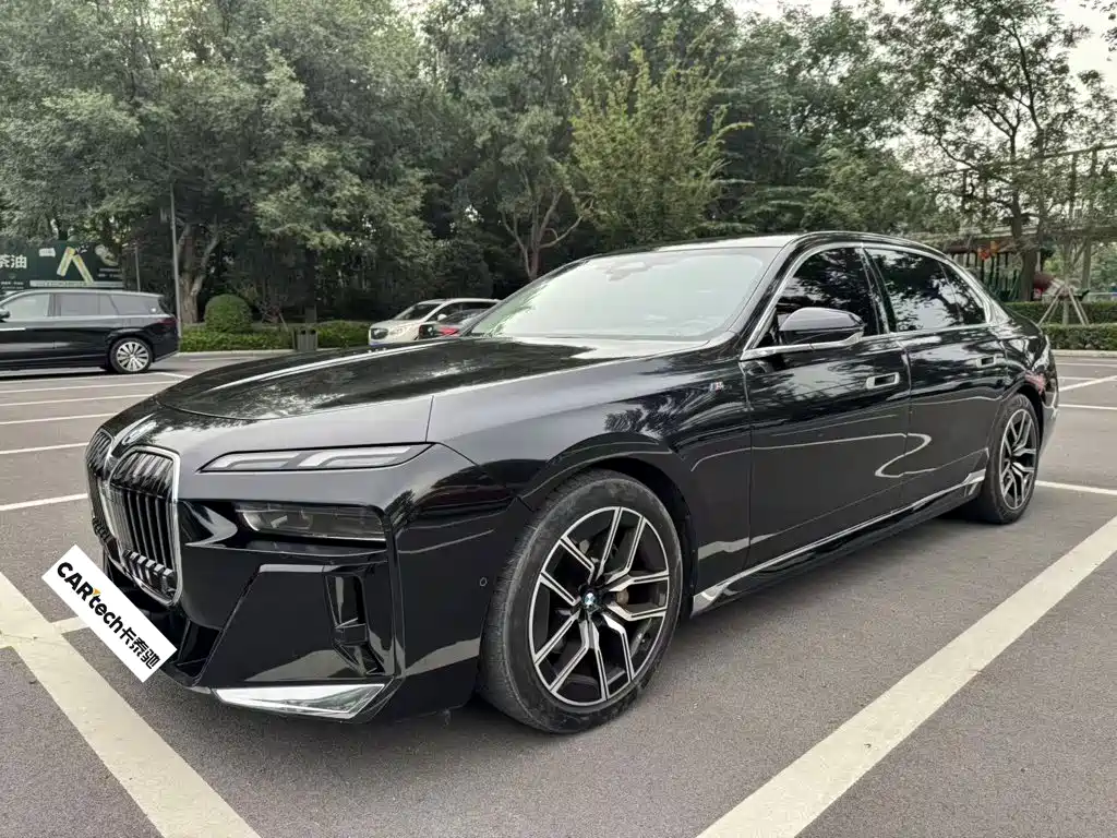 BMW 7 Series — миниатюра 7