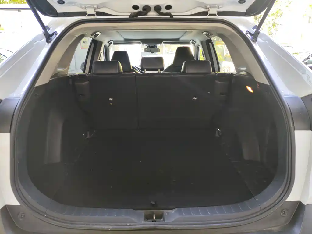 Toyota RAV4 — миниатюра 8