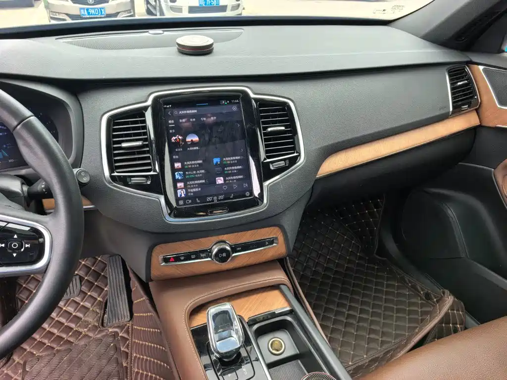 Volvo XC90 — миниатюра 14