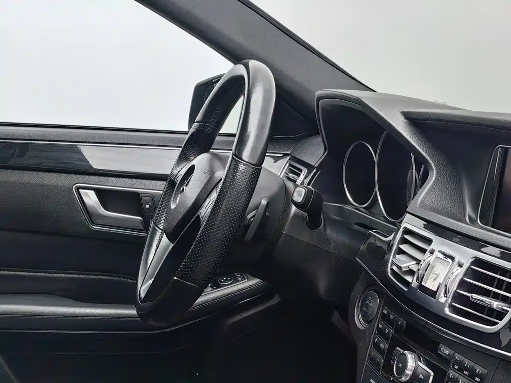 Mercedes-Benz E-Class — миниатюра 22