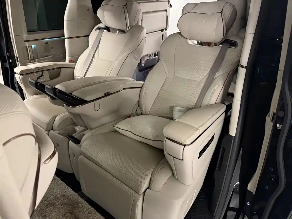 Lexus LM — миниатюра 10