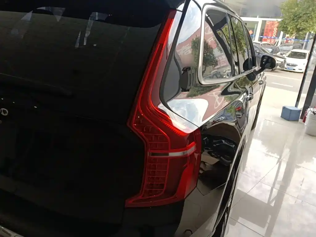 Volvo XC90 — миниатюра 8