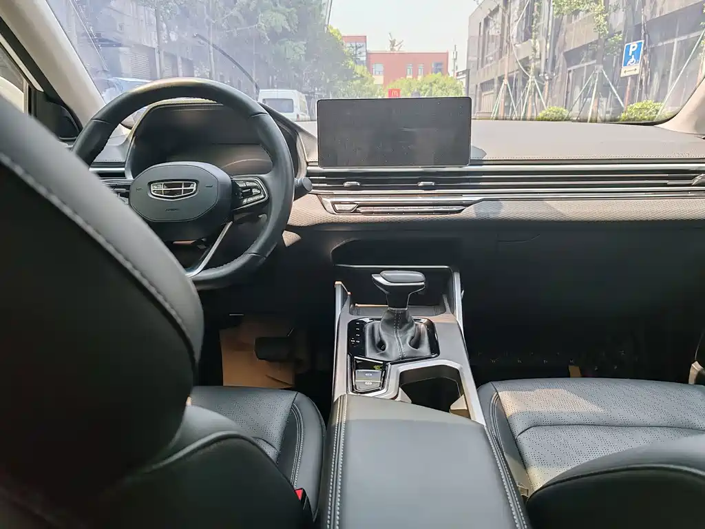 Geely Emgrand — миниатюра 10