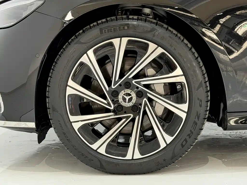 Mercedes-Benz E-Class — миниатюра 11