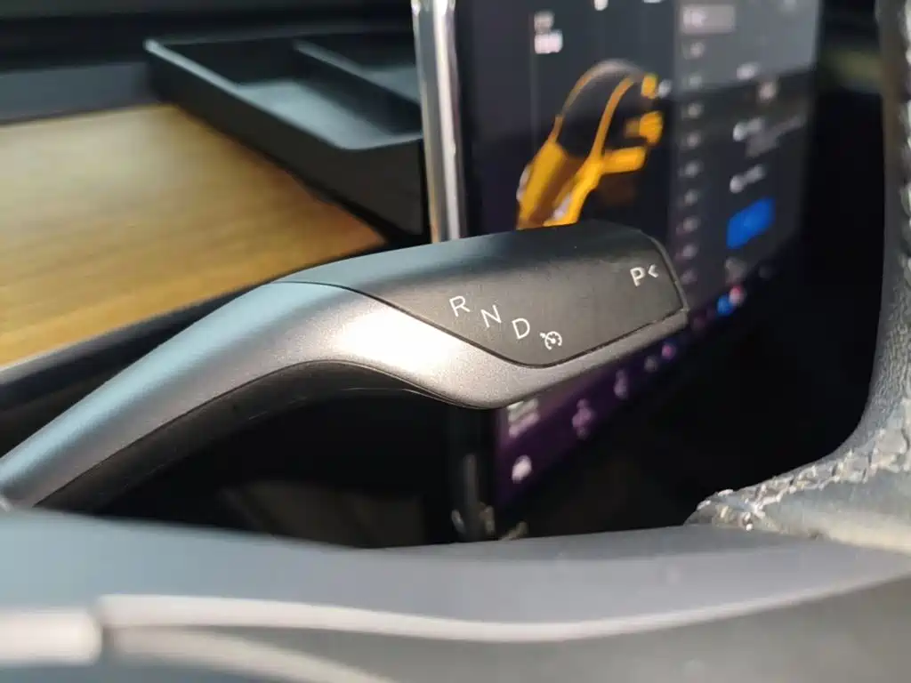 Tesla Model Y — миниатюра 14