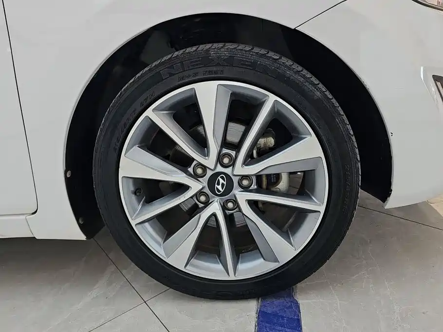 Hyundai Elantra Langdong — миниатюра 6