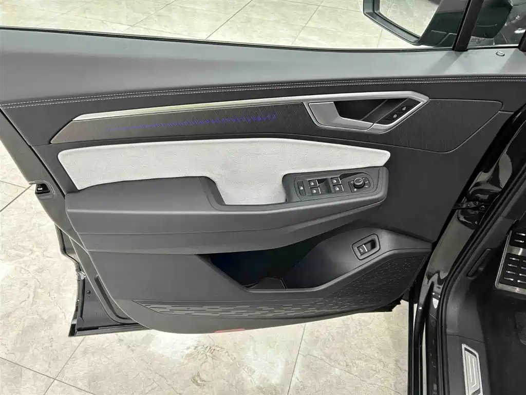 Volkswagen Viloran 2026 450TSI Flagship 6 мест