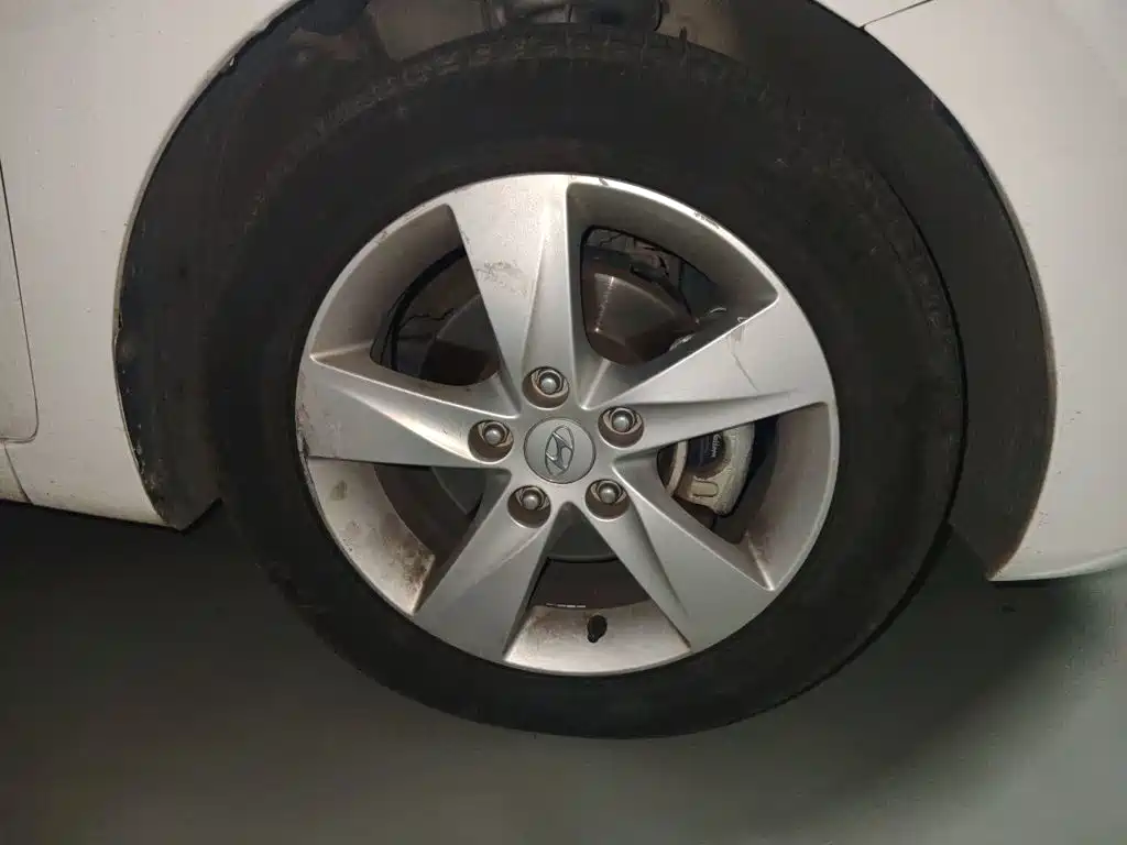 Hyundai Elantra Langdong — миниатюра 8