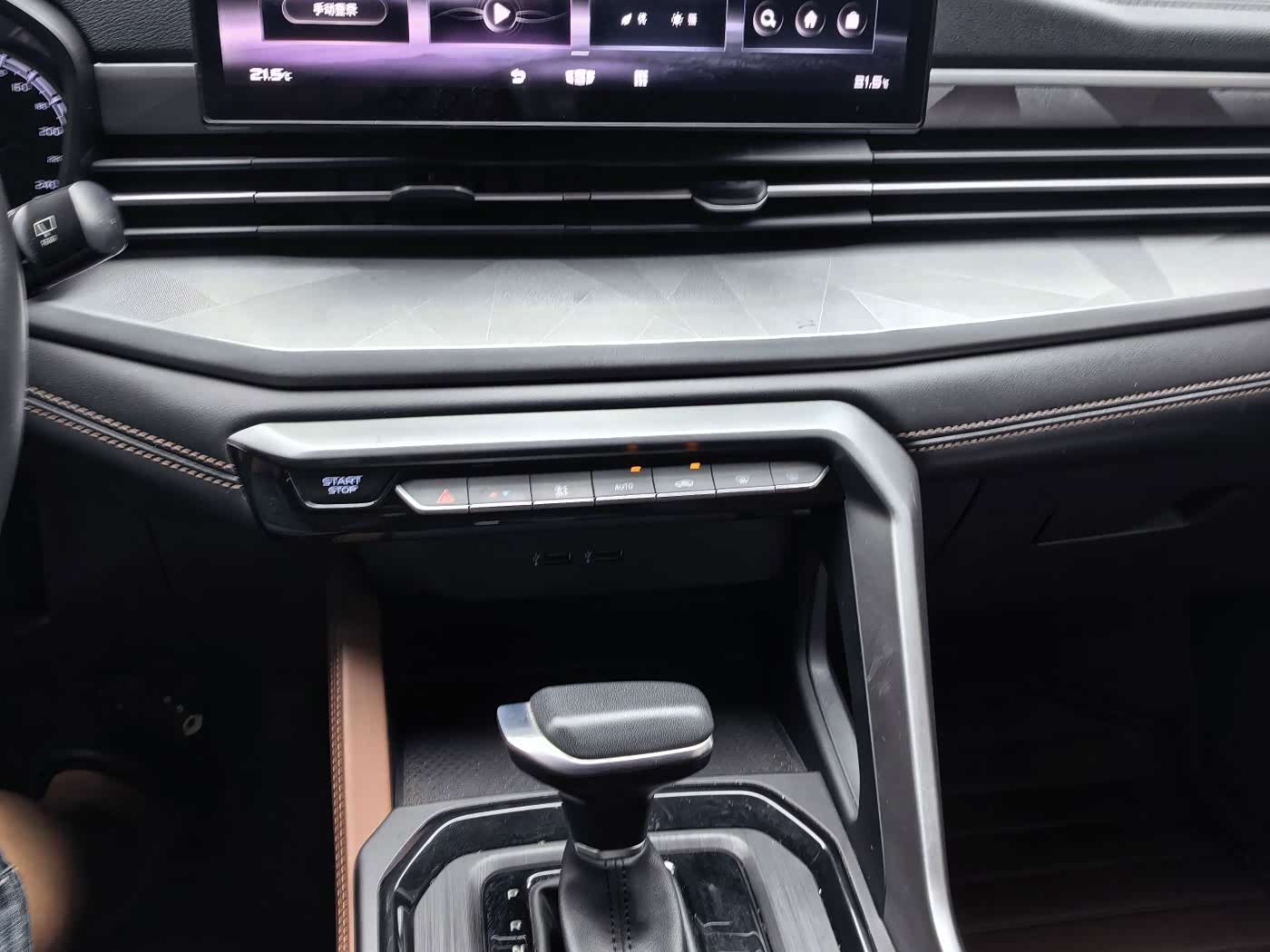 Geely Emgrand X6 1.4 л 2024 г. Белый, пробег 19000 км