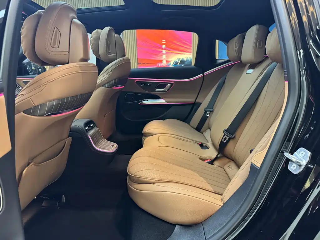 Mercedes-Benz E-Class — миниатюра 12