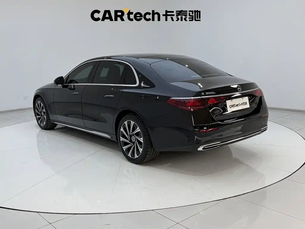Mercedes-Benz E-Class — миниатюра 7