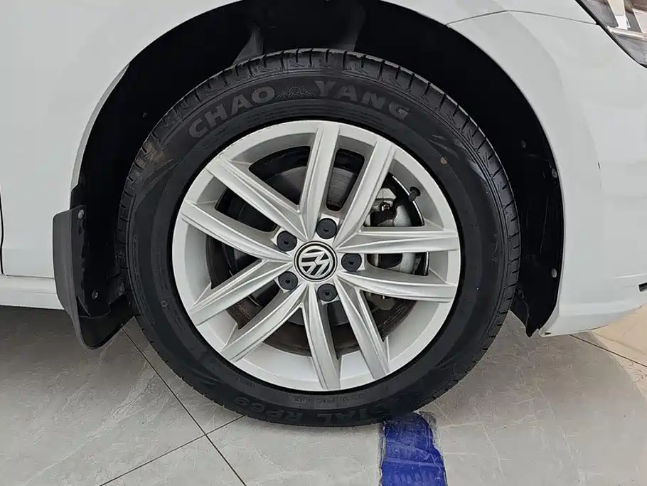 Volkswagen Golf — миниатюра 6