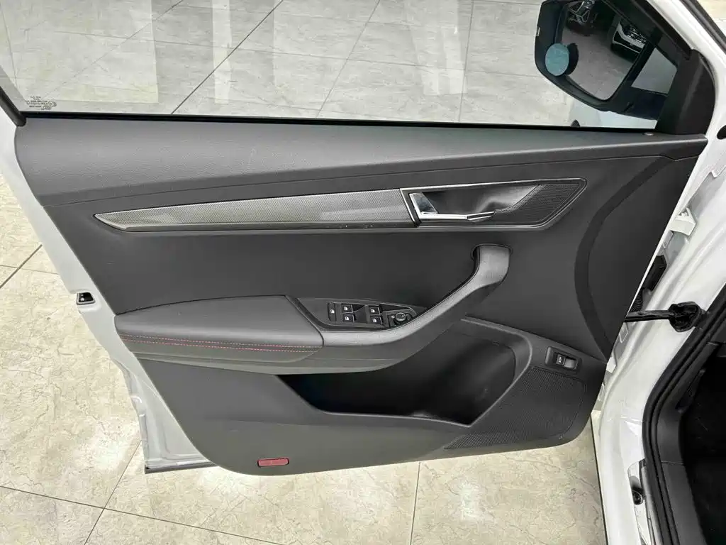 Skoda Karoq — миниатюра 15
