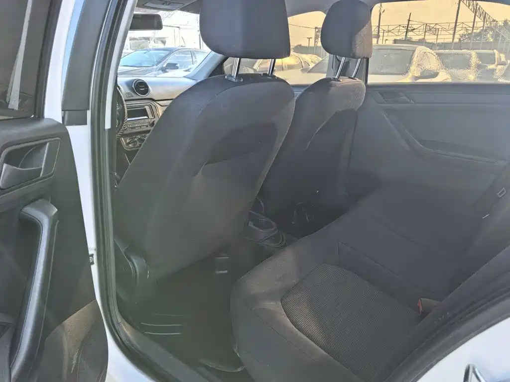 Volkswagen Jetta — миниатюра 10